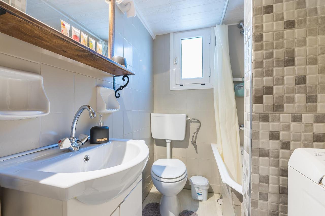 Lovely 1 Bedroom Apartment In Ateny Zewnętrze zdjęcie